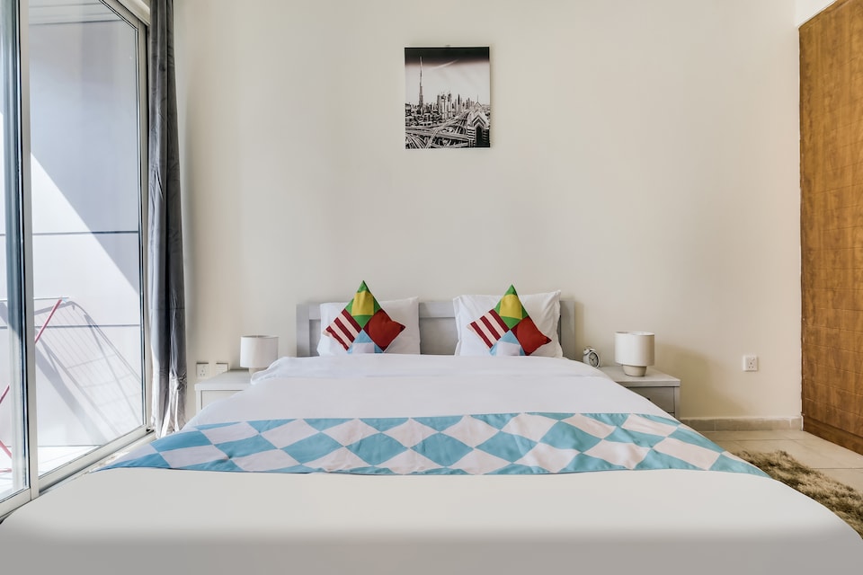 OYO Home 2121BHK V3 Tower, Jumeirah Lake Towers Dubai, Dubai