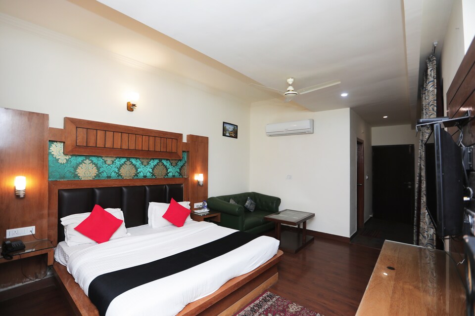 Capital O 45529 Hotel Grand Sharan, Katra, Katra