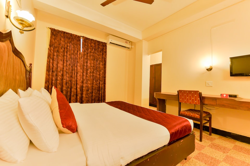 OYO Flagship 45564 Hotel Woodlands, MG Road Kochi, Kochi
