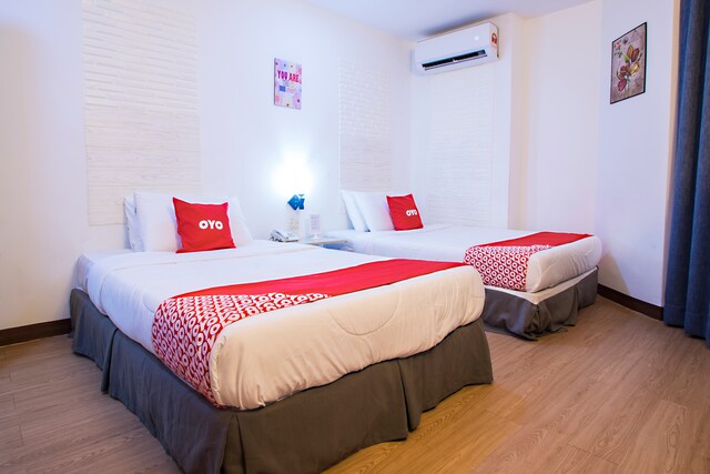 OYO 43963 T Signature Hotel