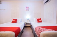 OYO 43963 T Signature Hotel