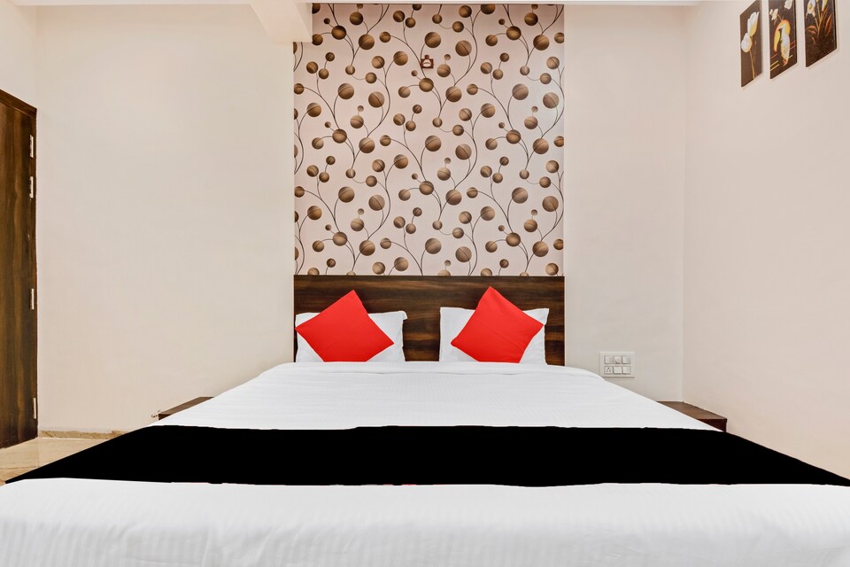 Collection O 45581 Mantra Delux, Kharadi, Pune