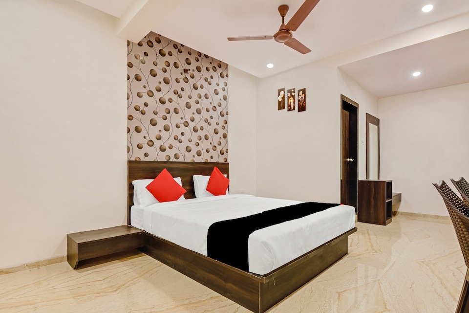 Collection O 45581 Mantra Delux, Kharadi, Pune