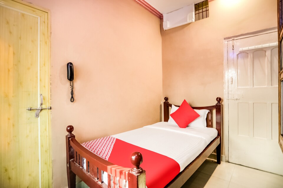 SPOT ON 45585 Hotel Aakash Ganga, Lanka, Varanasi