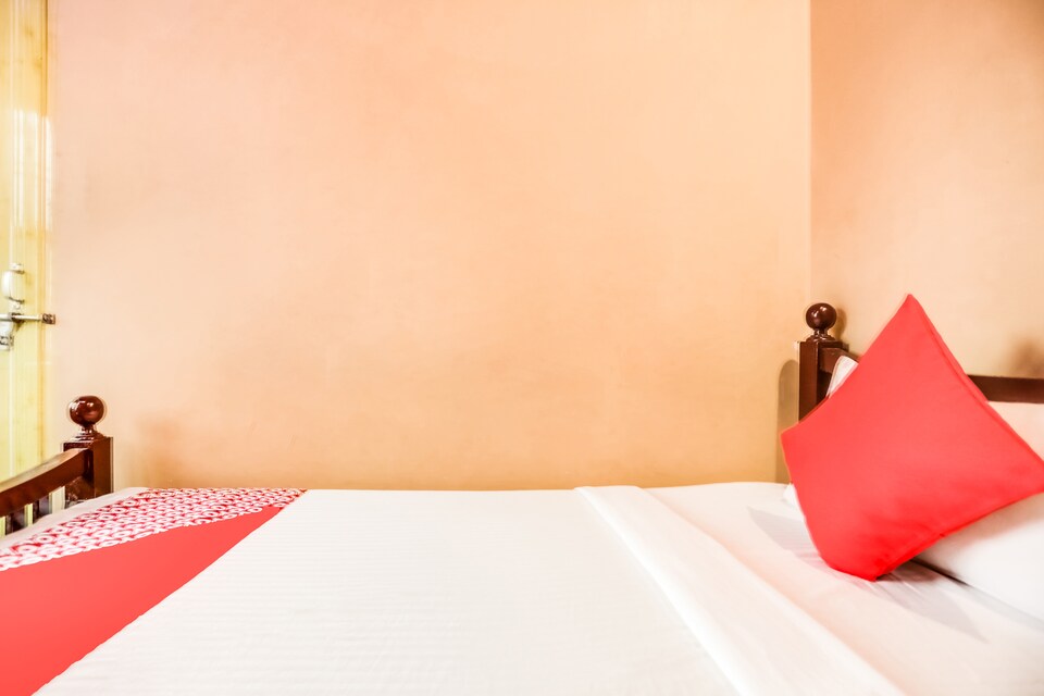 SPOT ON 45585 Hotel Aakash Ganga, Lanka, Varanasi