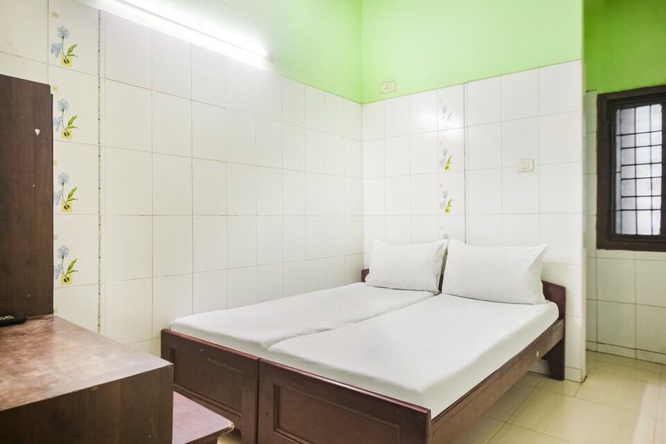 SPOT ON 45592 Nice Guest House , Mount Road, Chennai