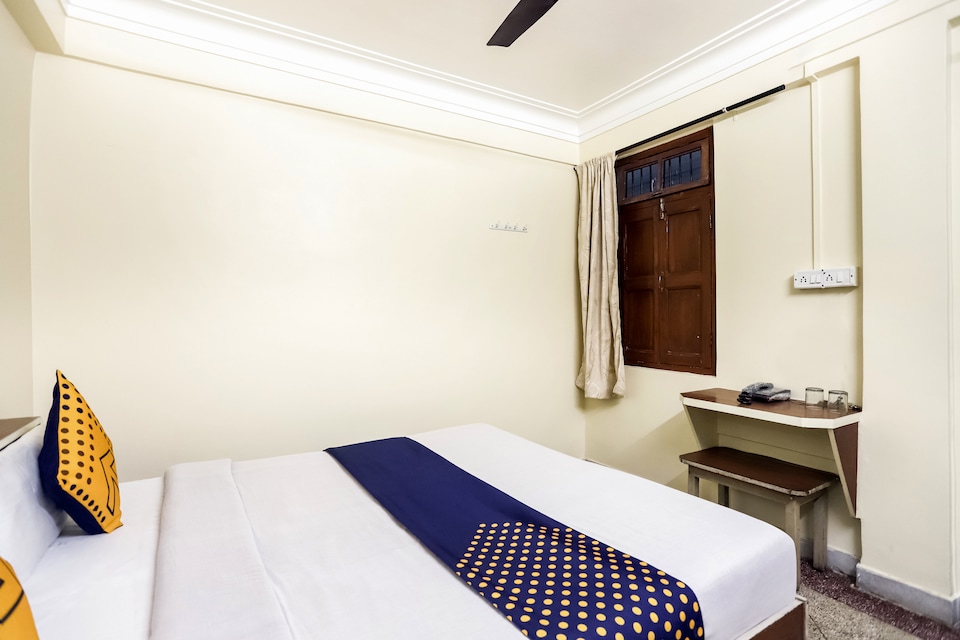 SPOT ON 45594 Hotel Vijay Palace, MG Road Indore, Indore