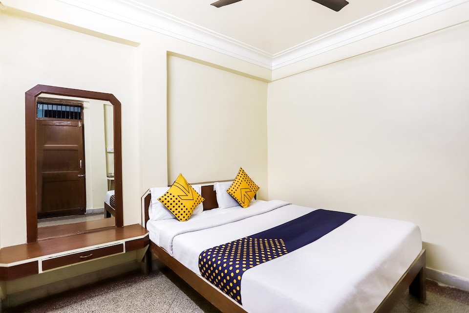 SPOT ON 45594 Hotel Vijay Palace, MG Road Indore, Indore