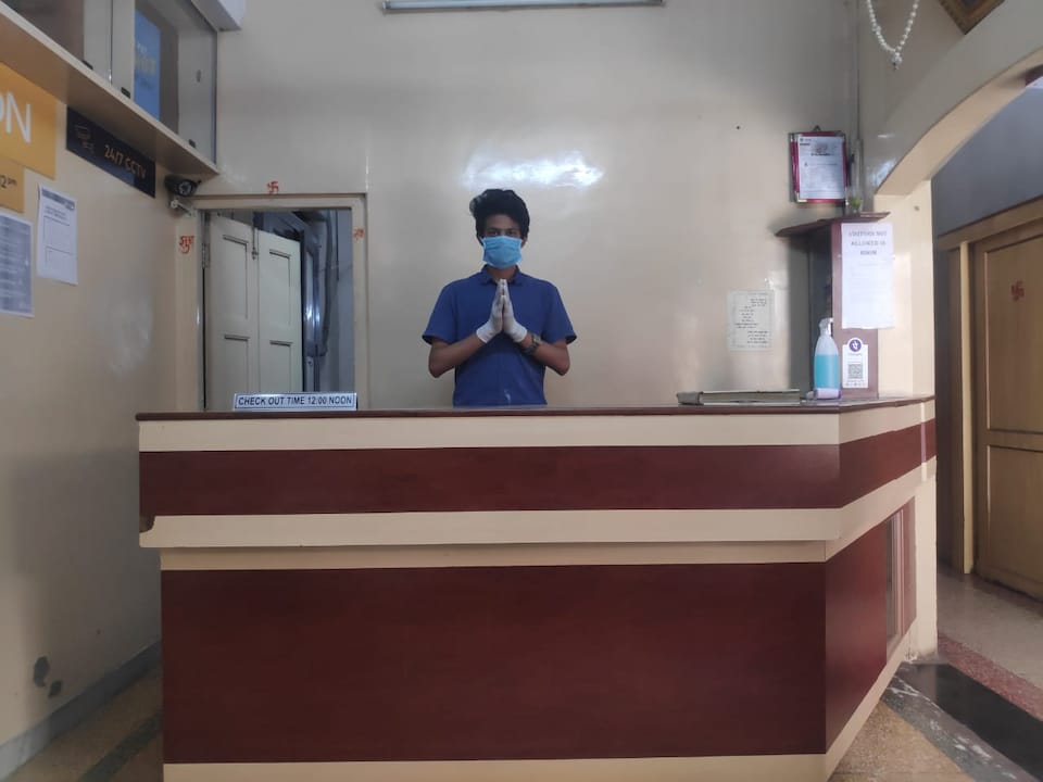 SPOT ON 45594 Hotel Vijay Palace, MG Road Indore, Indore
