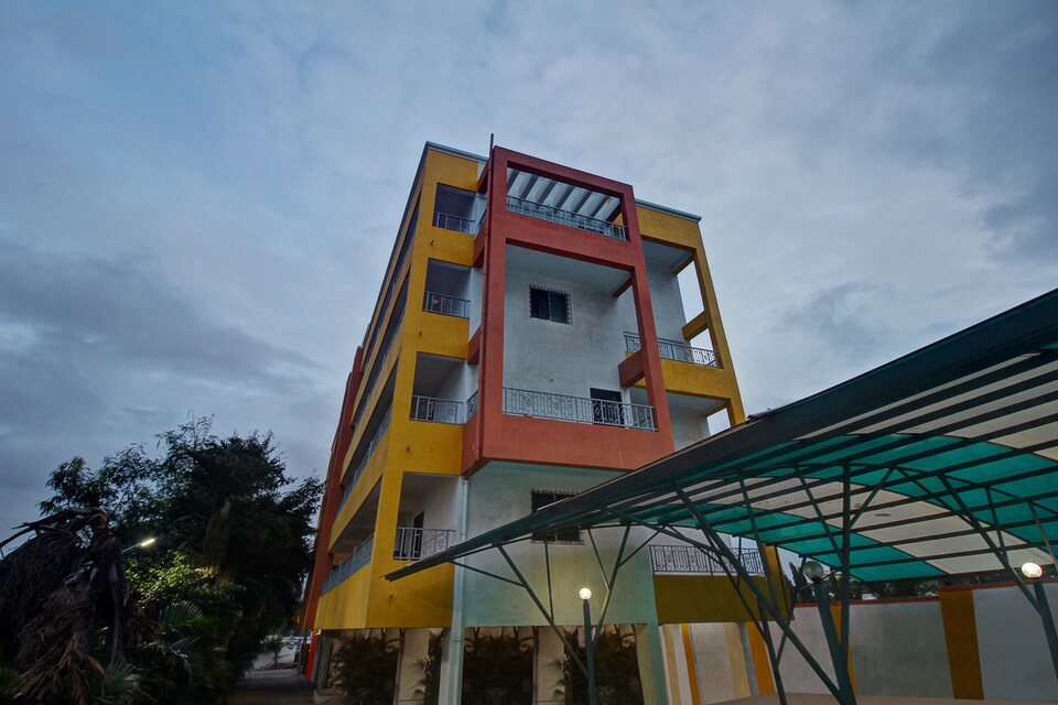 OYO LIFE PUN774 Handewadi Gaon, Hadapsar Pune, Pune