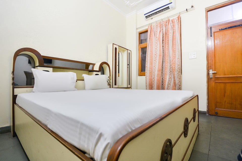 SPOT ON Hotel Welcome Plaza, Sector 45 Chandigarh, Chandigarh