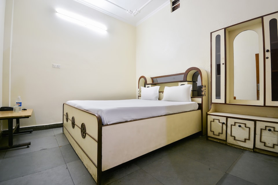 SPOT ON Hotel Welcome Plaza, Sector 45 Chandigarh, Chandigarh