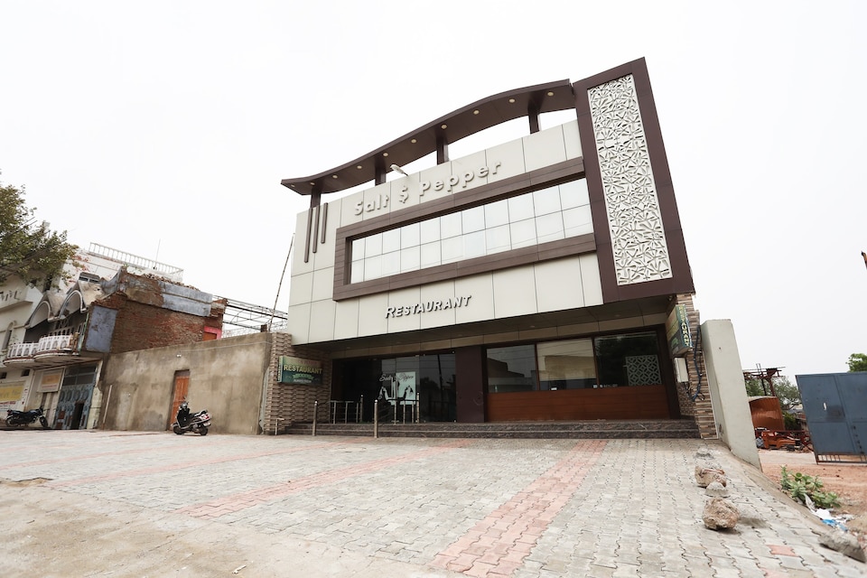 Salt And Pepper Hotel And Resturant, Flagship Agra, Book ₹841 OYO