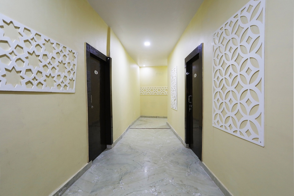 Hotel O salt and pepper restaurant and hotel, Fatehabad Road, Agra
