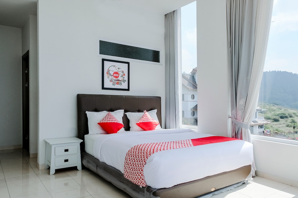 Hotel O Batu near Jatim Park formerly Villa Bukit Panderman Residence, Batu Kota, Batu