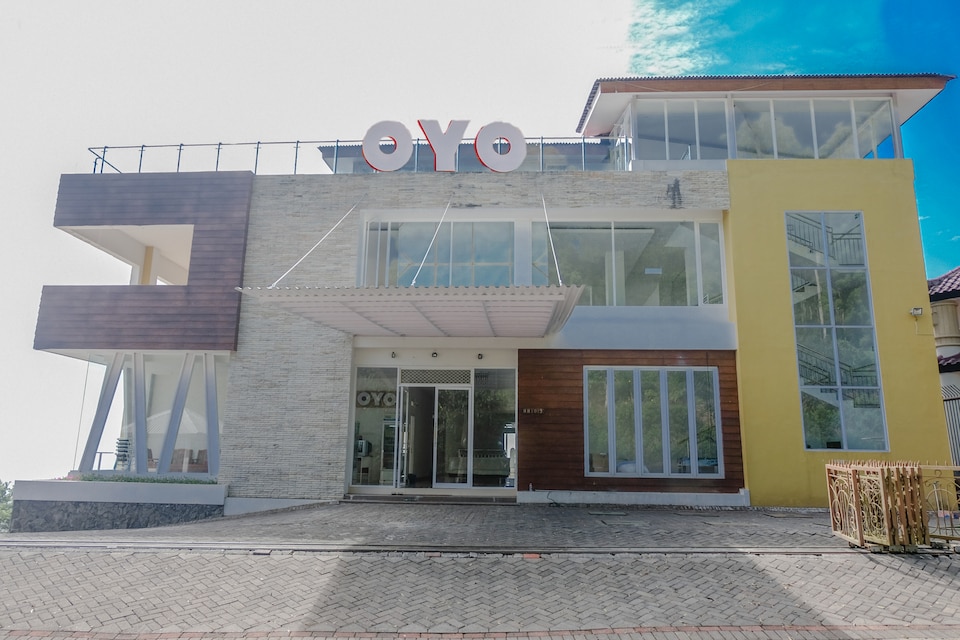 Hotel O Batu near Jatim Park formerly Villa Bukit Panderman Residence, Batu Kota, Batu