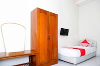 OYO 1196 Hotel Pura Puspa Rosa