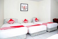 OYO 1196 Hotel Pura Puspa Rosa