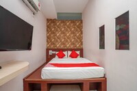 OYO 43968 Sh Hotel Pudu