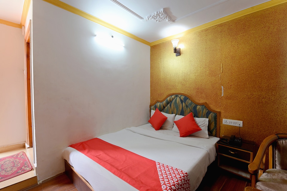 OYO 45690 The Paramount Inn, Mall Road Manali, Manali