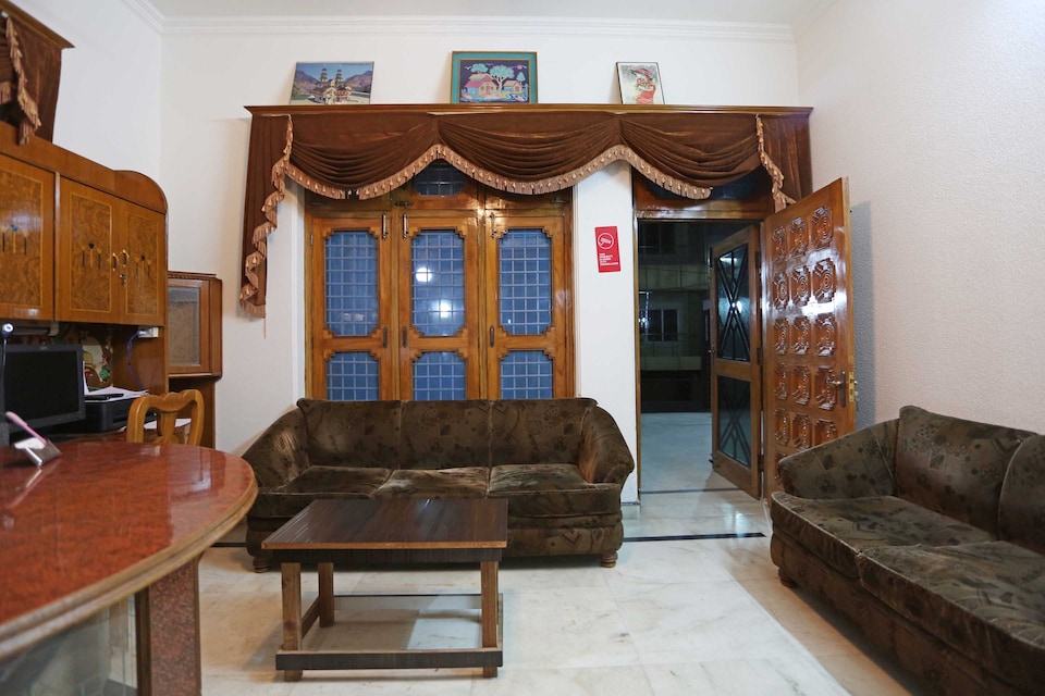 OYO 4585 Home Stay Pehal Inn, Rajpur Road Dehradun, Dehradun