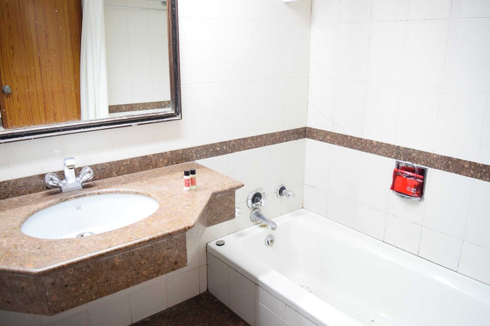 OYO Rooms 002 TST Tech, HUDA CENTRE 1, Gurgaon