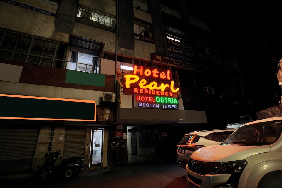 OYO Townhouse 549 Hotel Pearl, Delhi Gate Surat, Surat