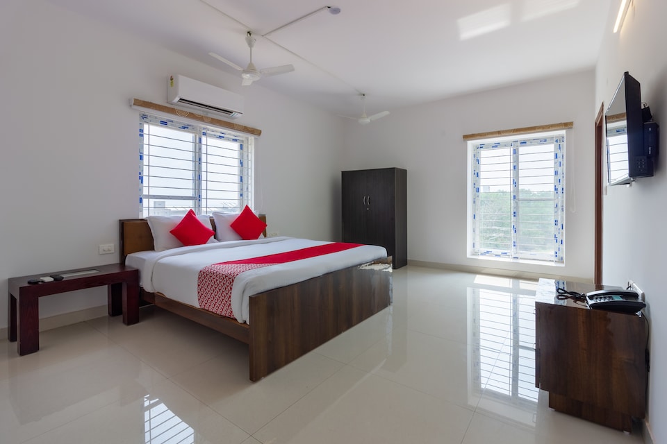 OYO 45725 Prestige Castle Inn, Financial District-II, हैदराबाद