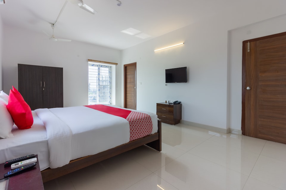 OYO 45725 Prestige Castle Inn, Financial District-II, हैदराबाद