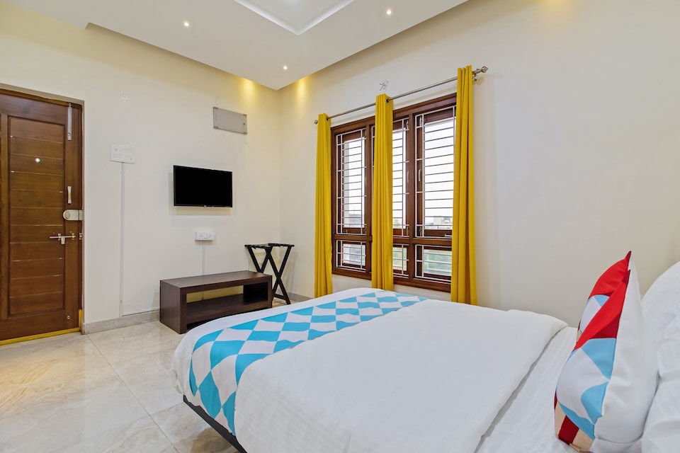OYO Elegant Stay Saroornagar Stadium Near Miraj Cinemas - Shalini Shivani, LB Nagar-Uppal, Hyderabad