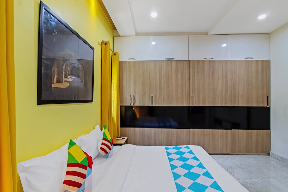 OYO Classic Stay Saroornagar Stadium Near Miraj Cinemas - Shalini Shivani, LB Nagar-Uppal, Hyderabad