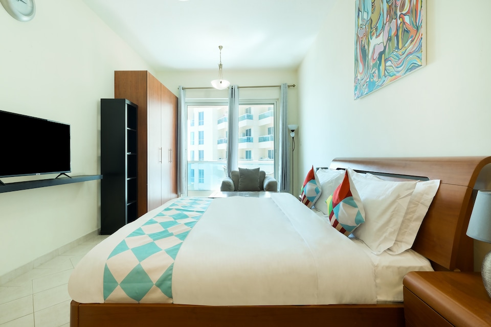 OYO Home 215 Studio Crescent Tower A Damac IMPZ, Jumeirah Lake Towers Dubai, Dubai