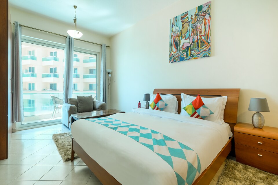 OYO Home 215 Studio Crescent Tower A Damac IMPZ, Jumeirah Lake Towers Dubai, Dubai