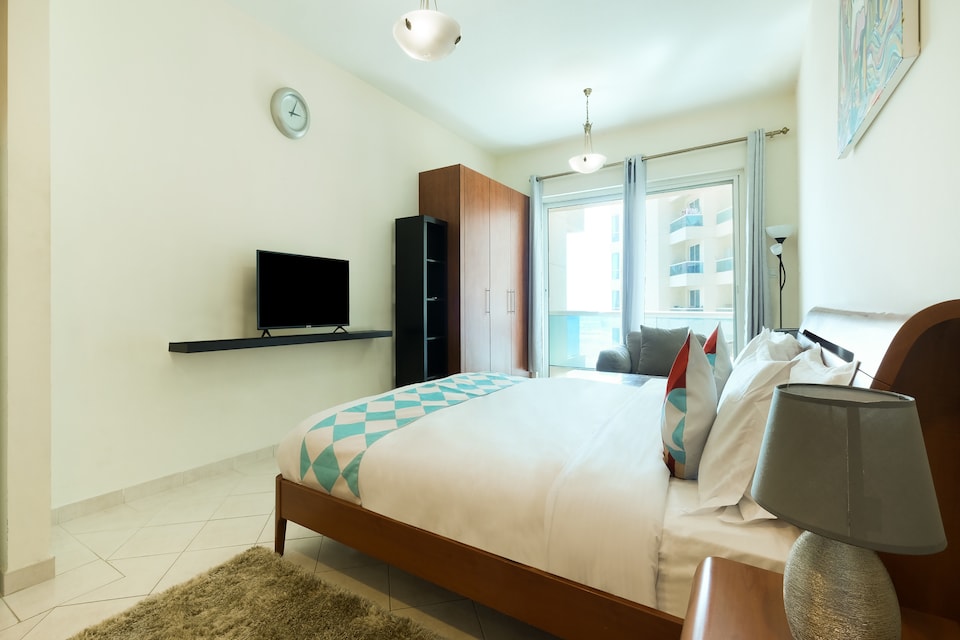 OYO Home 215 Studio Crescent Tower A Damac IMPZ, Jumeirah Lake Towers Dubai, Dubai