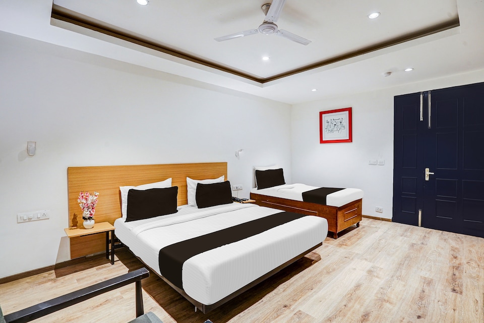 Super Townhouse Yashobhoomi Formerly Hotel Grand Tashree, Airport Delhi, Delhi Transit