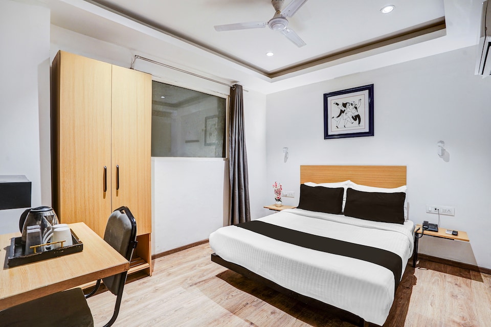 Super Townhouse Yashobhoomi Formerly Hotel Grand Tashree, Airport Delhi, Delhi Transit