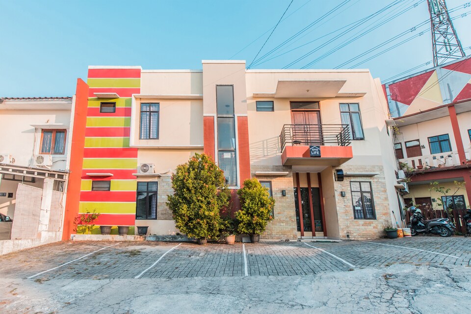OYO Life 1203 Hunian Tinggal Mega Rich, Cikarang, Bekasi