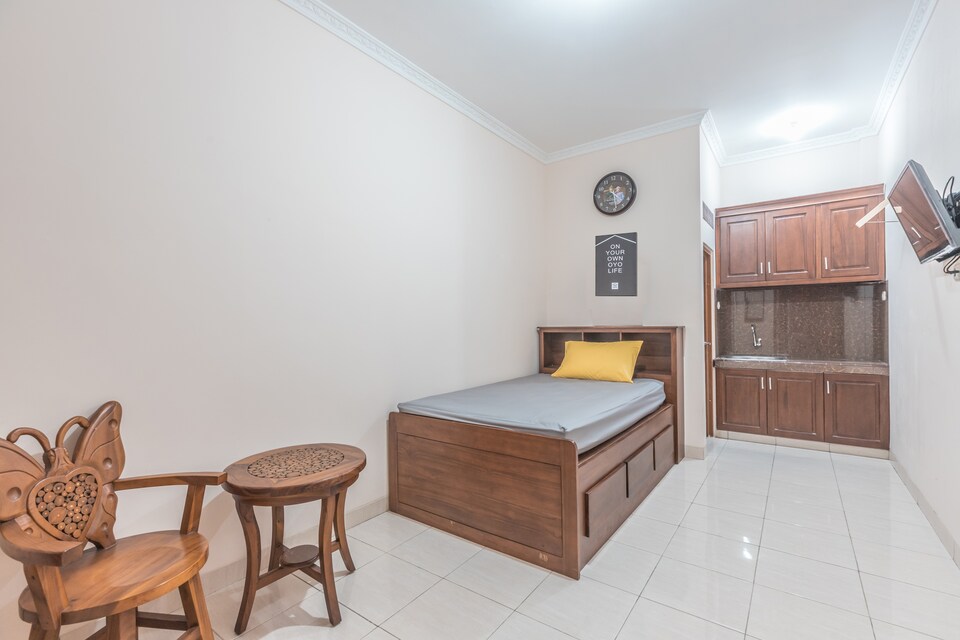 OYO Life 1205 Himka Kost, Kalimalang, Jakarta