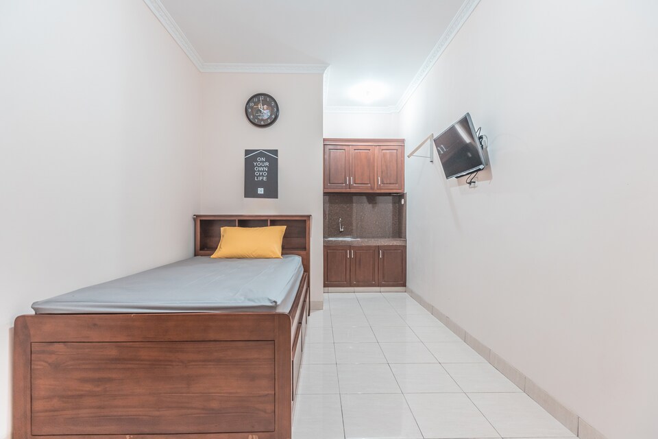 OYO Life 1205 Himka Kost, Kalimalang, Jakarta