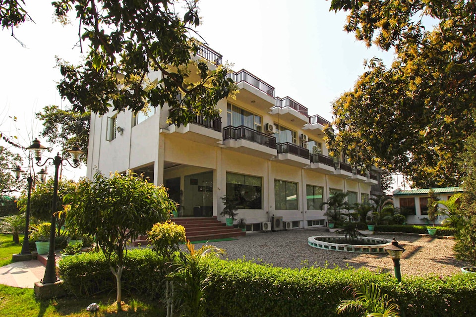 OYO 4591 near Pirumadara Railway Station, Ramnagar City, Corbett-Ramnagar