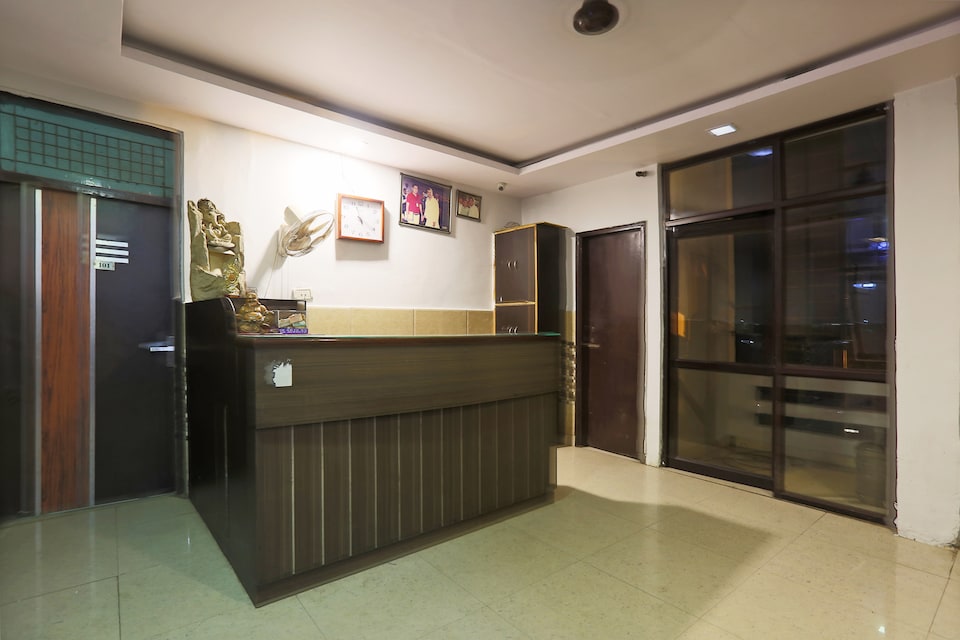 OYO Silver Residency Near V3s Mall, Anand Vihar Delhi, Delhi