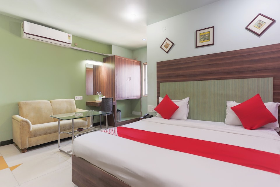 OYO 45790 Hotel Bhubaneswari Classic, Behrampur, बेहरामपुर