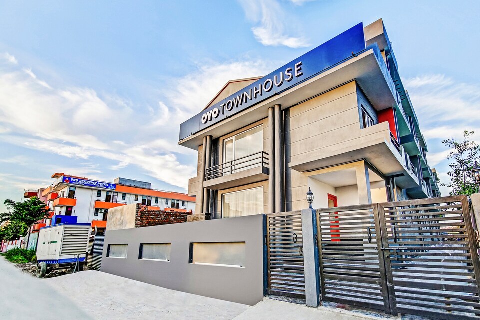 OYO Townhouse 070 Maula Ali Rd Knowledge Park III, Greater Noida, Noida