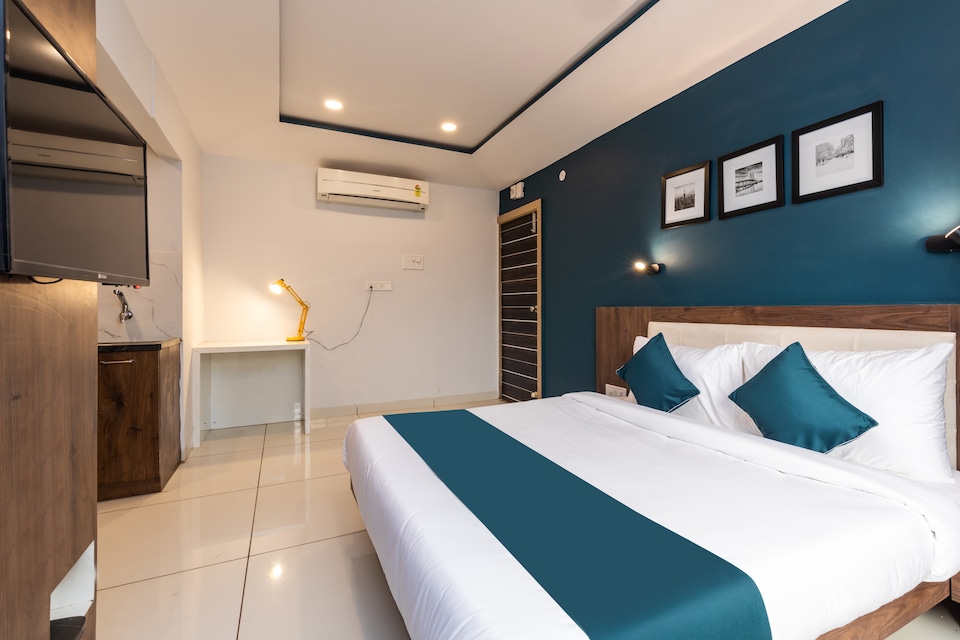 Silverkey Executive Stays 45844 Near KIBS Hospital, Vijay Nagar Indore, Indore
