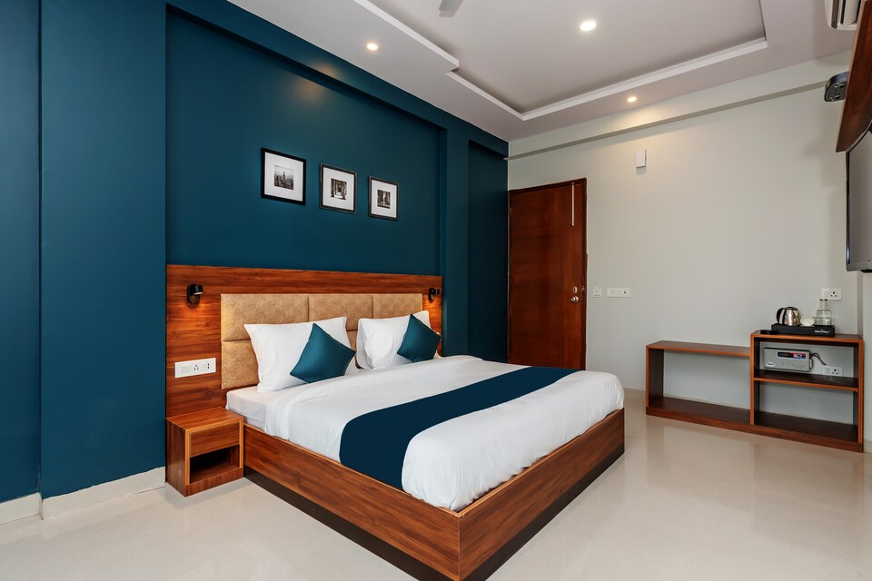 SilverKey Executive Stays 45859 MKM Market, Golf Course Road, Gurgaon