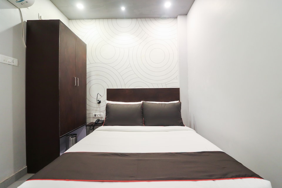 Collection O 45871 Sonica Gold Civil Lines, Civil Lines - High Court, Prayagraj