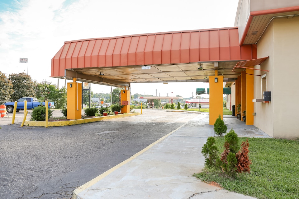 OYO Hotel Opelika I-85 Columbus Pkwy, C36801, Opelika AL