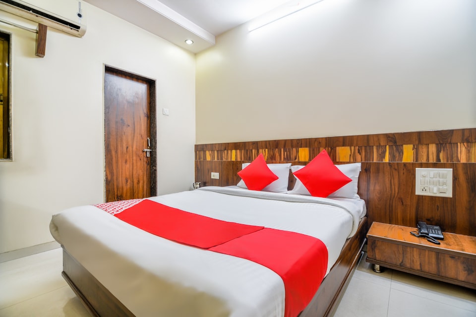 OYO 45897 Sai Vishwakarma Palace, Temple Area Shirdi, Shirdi