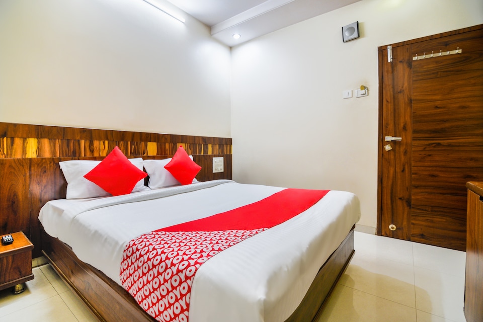 OYO 45897 Sai Vishwakarma Palace, Temple Area Shirdi, Shirdi