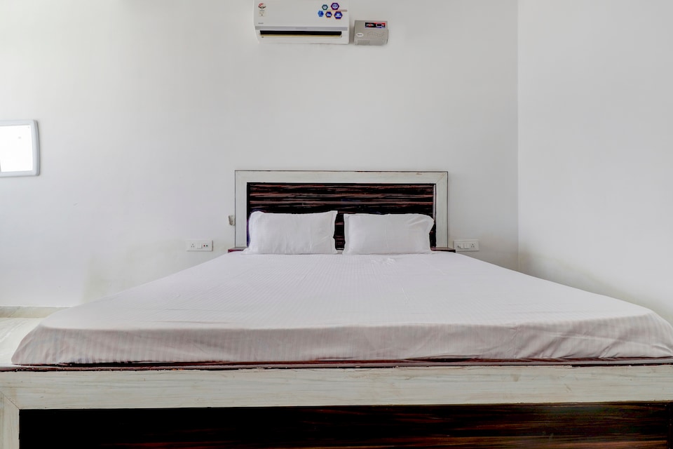 OYO 45899 Hotel Lucky 2 , Neota, Neota